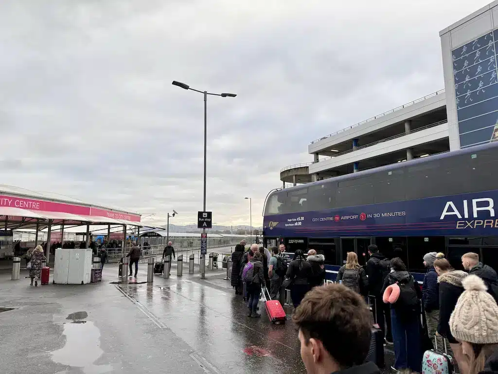 Airlink Express-Bushaltestelle A am Flughafen Edinburgh