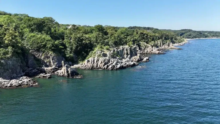 Die Felsen des Heiligtums auf Bornholm liegen zwischen Tejn und Gudhjem.