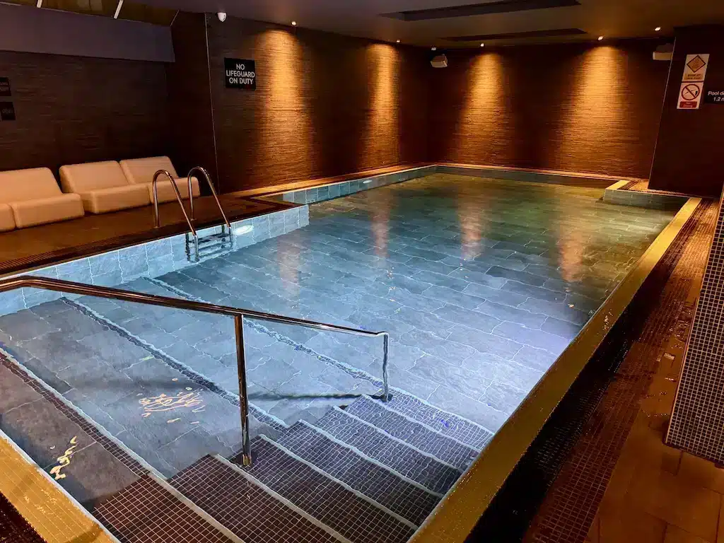 Innenpool im Hotel in Edinburgh