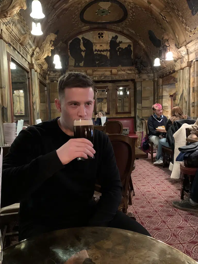 Reisekris in London Pub