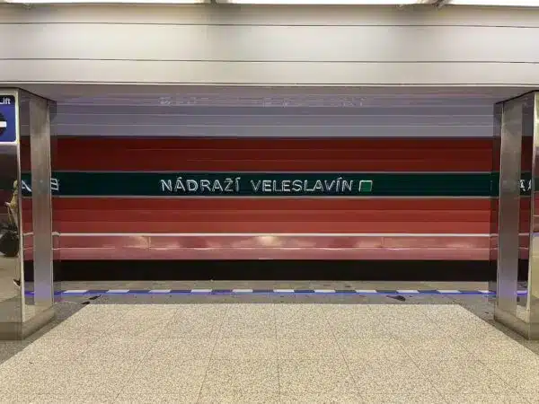 Nadrazi Veleslavin prag metro