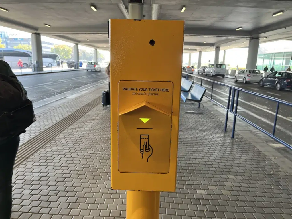 Prag Flughafen Ticket validieren
