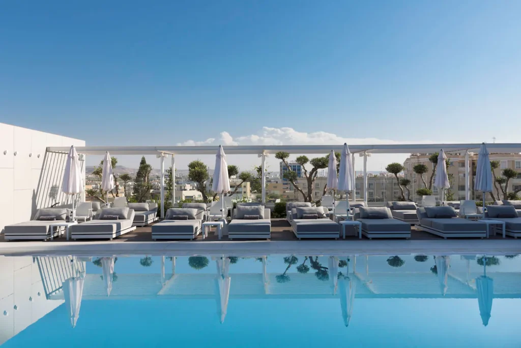 radisson larnaca pool