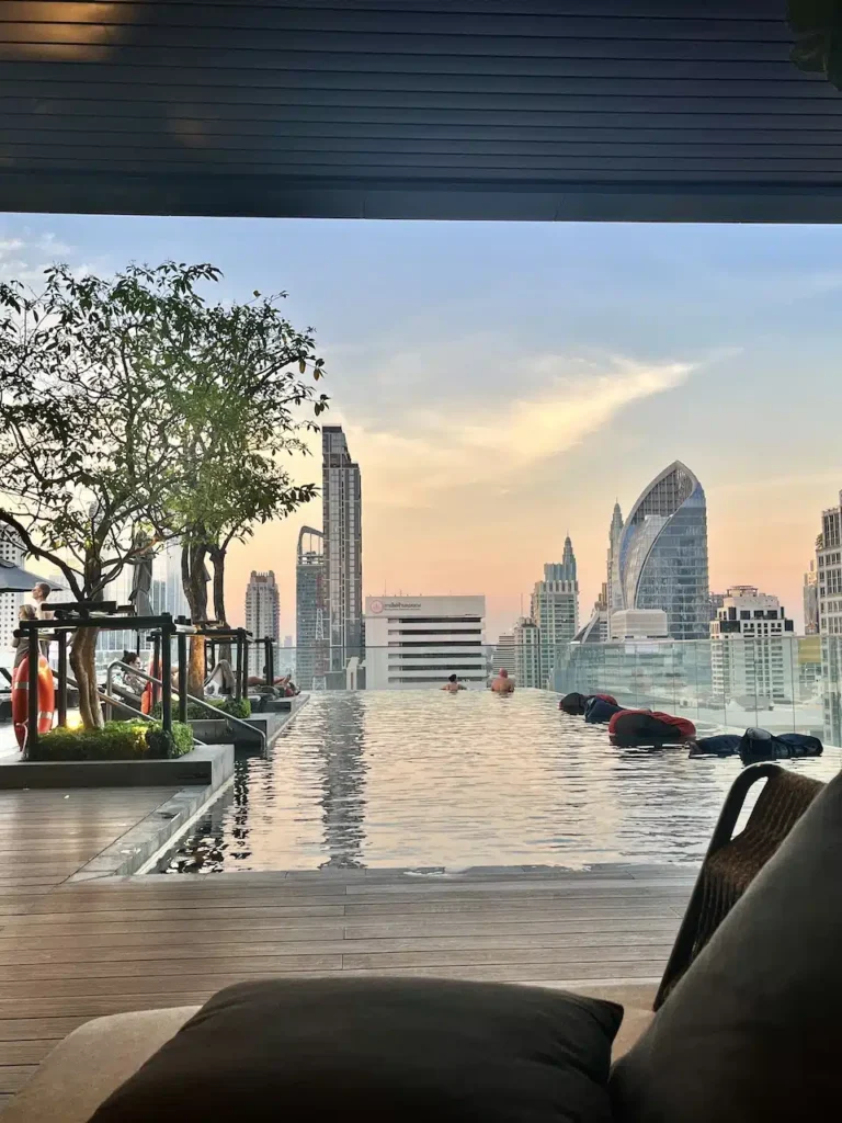 Bangkok Hotel Dachpool