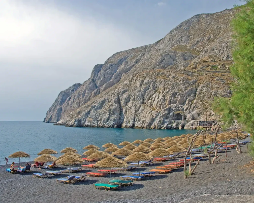 Kamari Strand auf Santorini