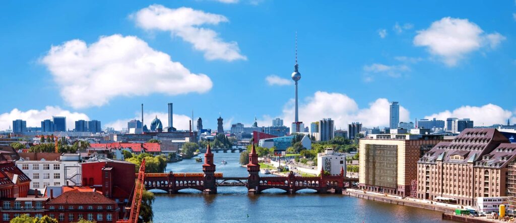 Oberbaumbrücke über die Spree in Berlin