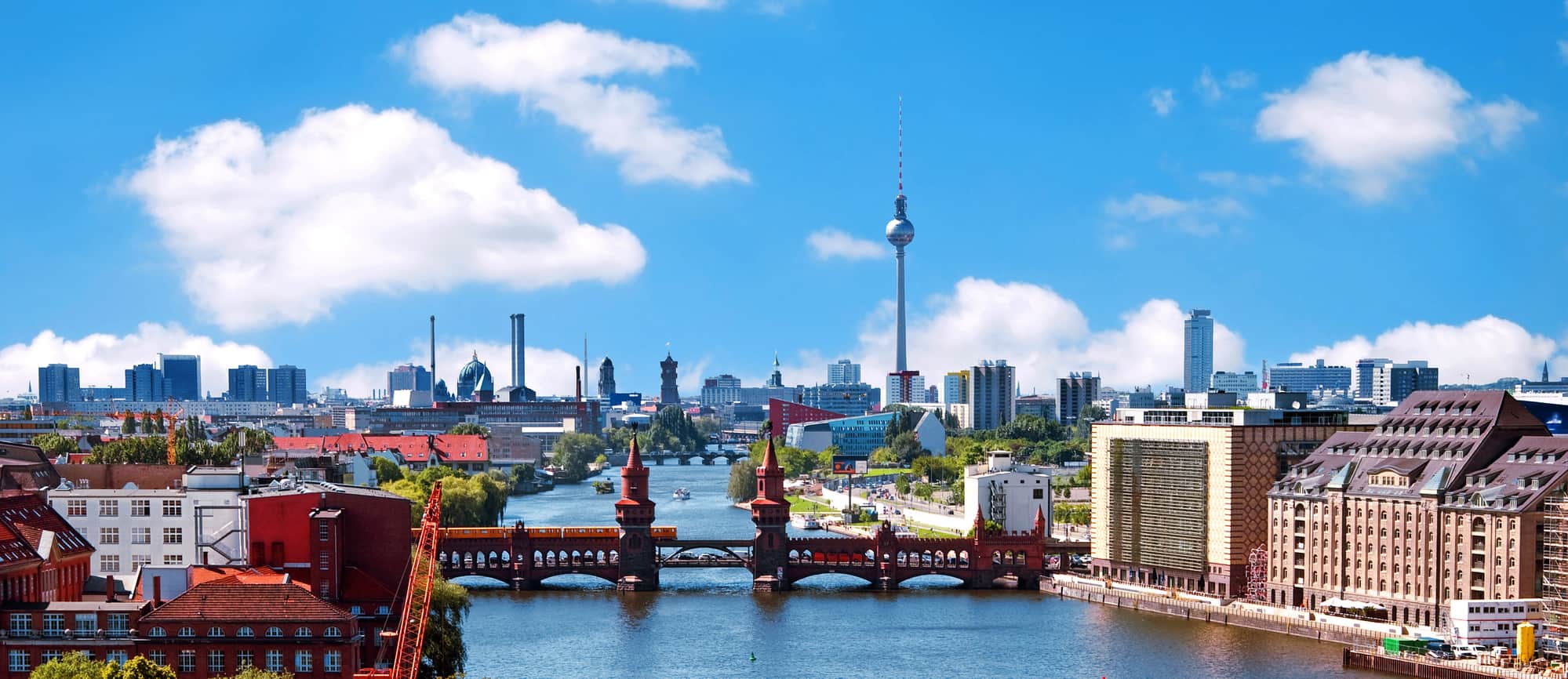 Oberbaumbrücke über die Spree in Berlin