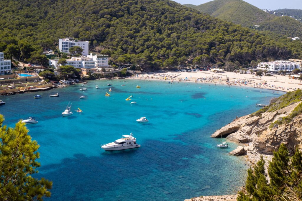 Cala Llonga auf Ibiza