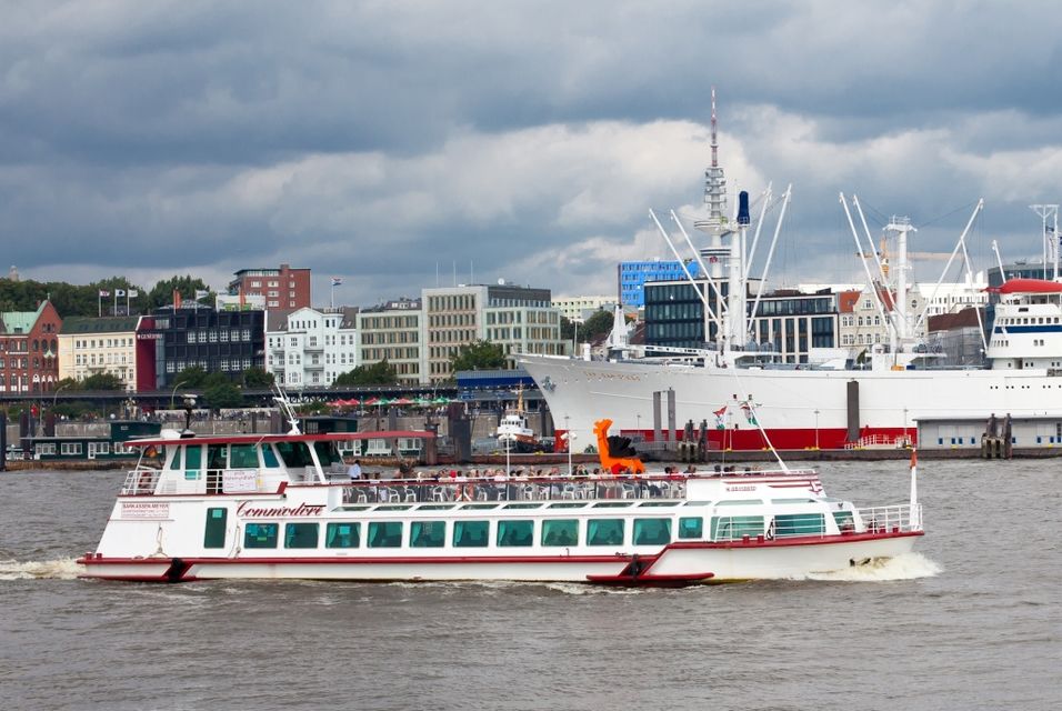 Bootsfahrt durch den Hamburger Hafen