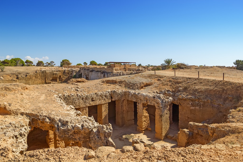 Felsengrab mit Säulen bei den Königsgräbern in Paphos