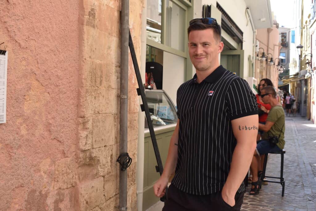 Kristoffer bei einem Spaziergang in Chania auf Kreta