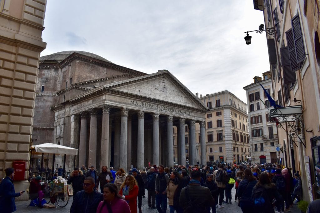 Das Pantheon an der Piazza della Rotonda