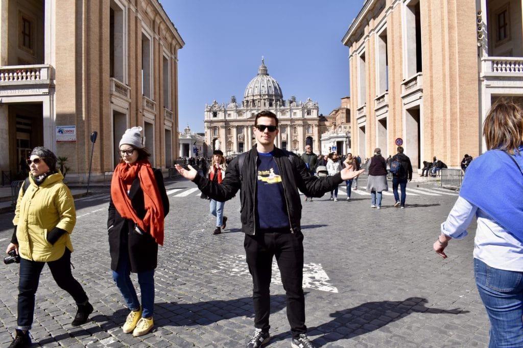 Kristoffer auf dem Petersplatz vor dem Petersdom