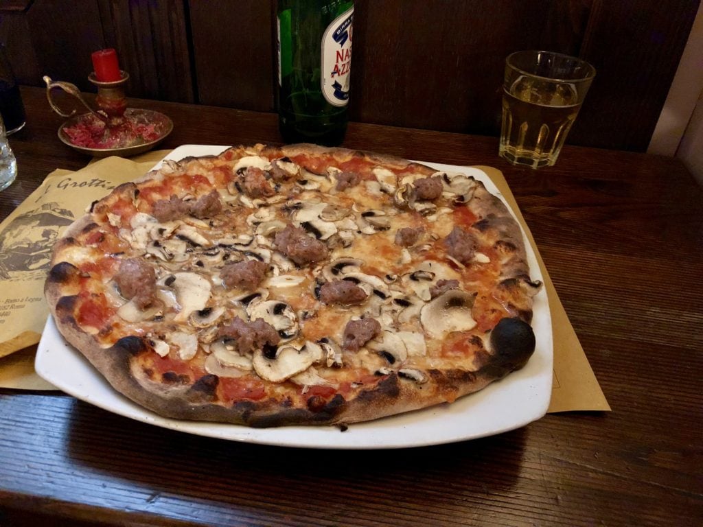 Römische Pizza im Restaurant Al Grottino