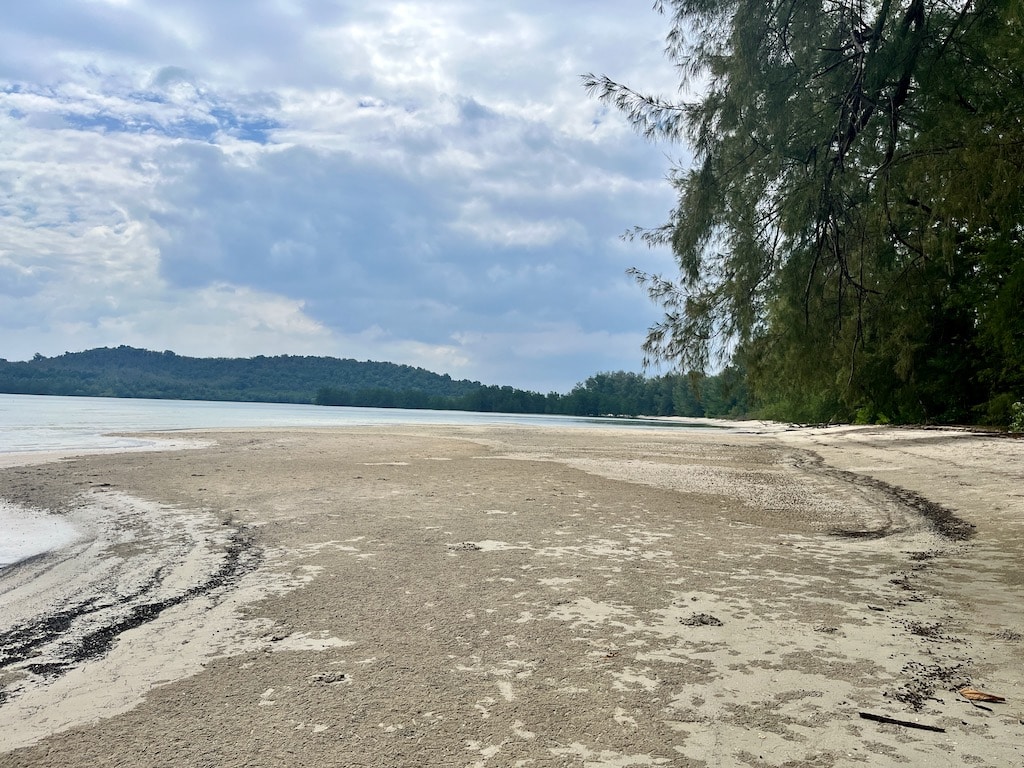 Ruhiger Strand auf Koh Yao Yai