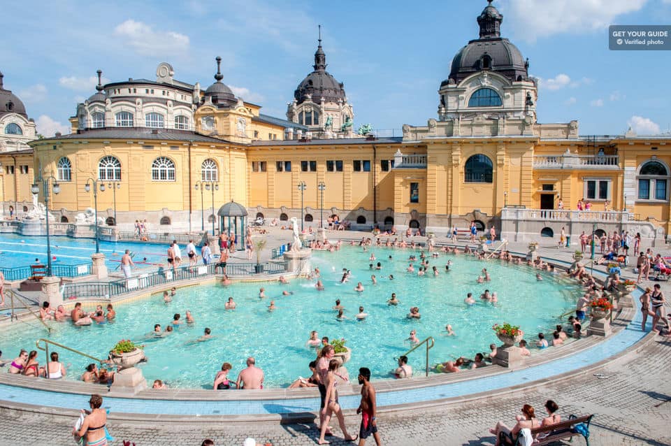 Széchenyi-Heilbad Budapest Außenbecken im Széchenyi-Heilbad in Budapest