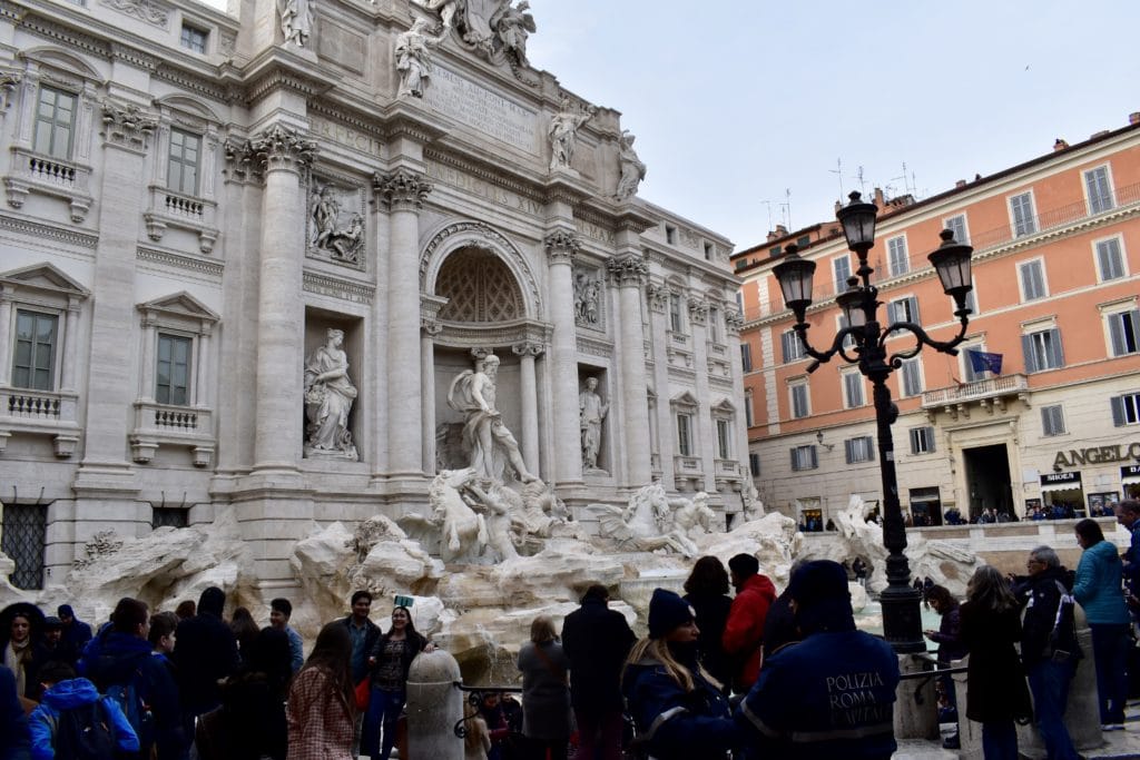 Der Trevi-Brunnen im Zentrum von Rom
