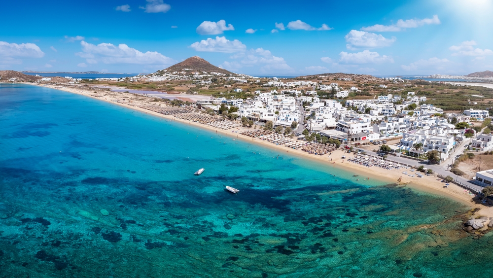 Der Strand Agios Prokopios auf Naxos aus der Luft