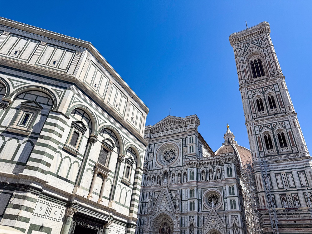 Das Baptisterium San Giovanni, die Domfassade und Giottos Glockenturm in Florenz