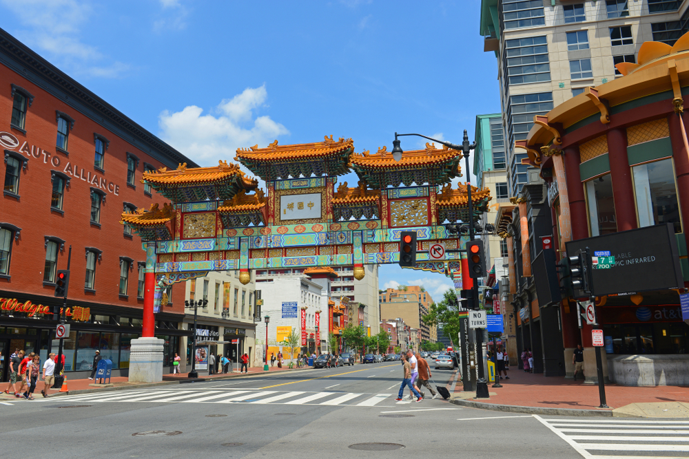 Der Friendship Archway über der H Street in Chinatown in Penn Quarter