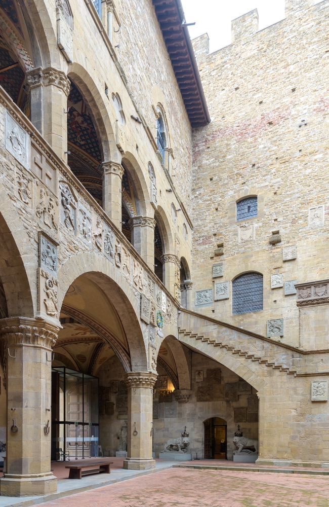 Der Innenhof des Bargello-Museums in Florenz