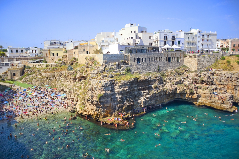 Der Strand Lama Monachile in Polignano a Mare