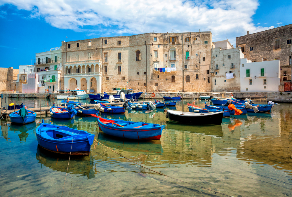 Der alte Hafen von Monopoli in Apulien