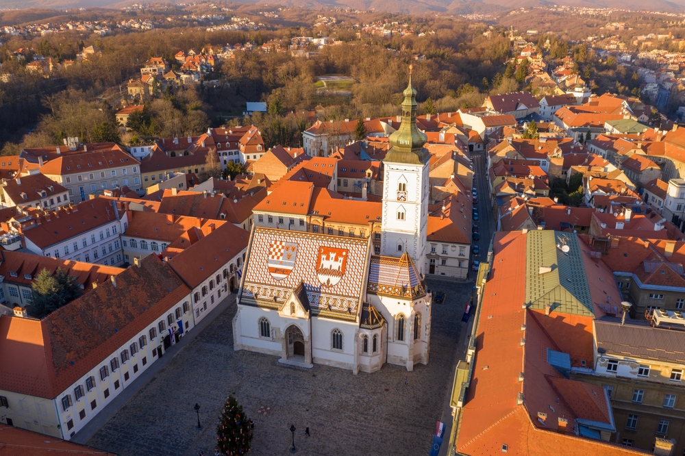 Die Markuskirche mit dem bunten Ziegeldach in der Oberstadt von Zagreb