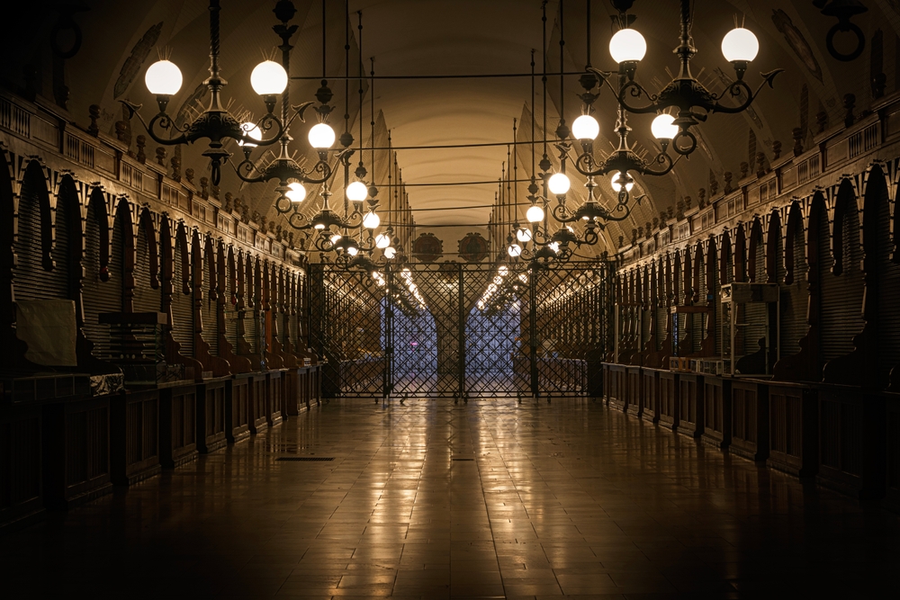 Die lange Halle in den Tuchhallen (Sukiennice) am Rynek Główny in Krakau