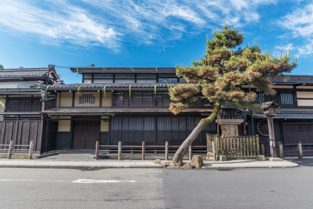 Erhaltene Holzhäuser im historischen Teil von Takayama in Japan