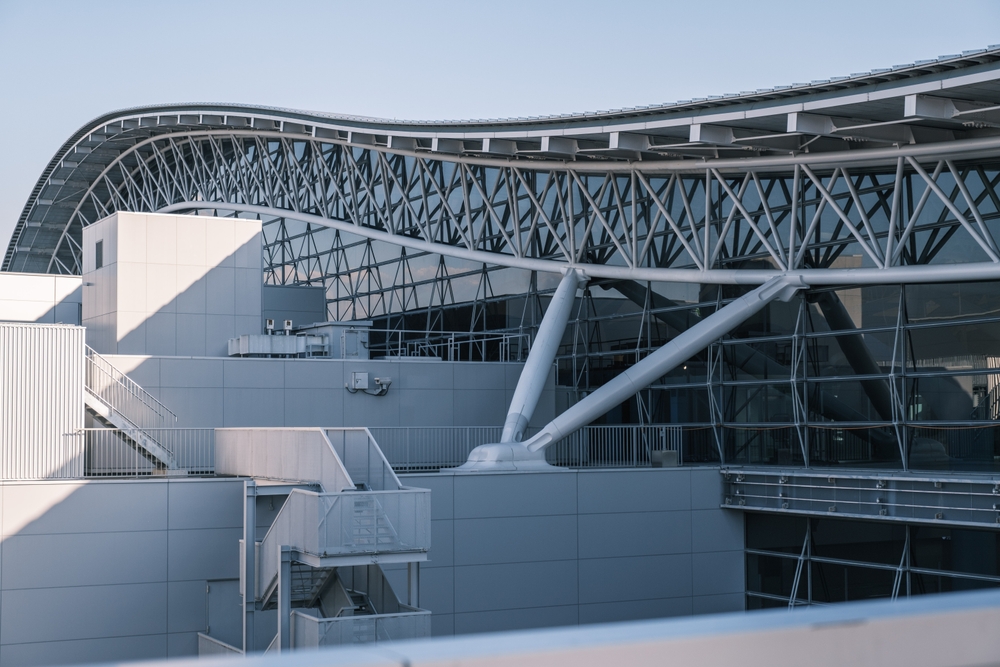 Terminalgebäude des Kansai International Airport von außen