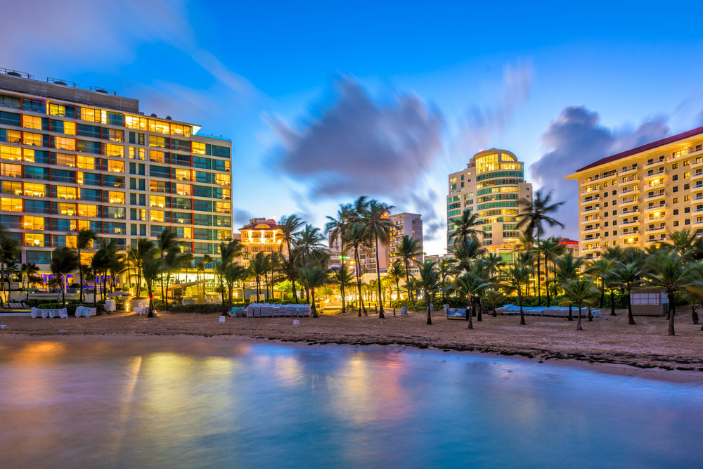 Hotels und Hochhäuser am Condado Beach in San Juan