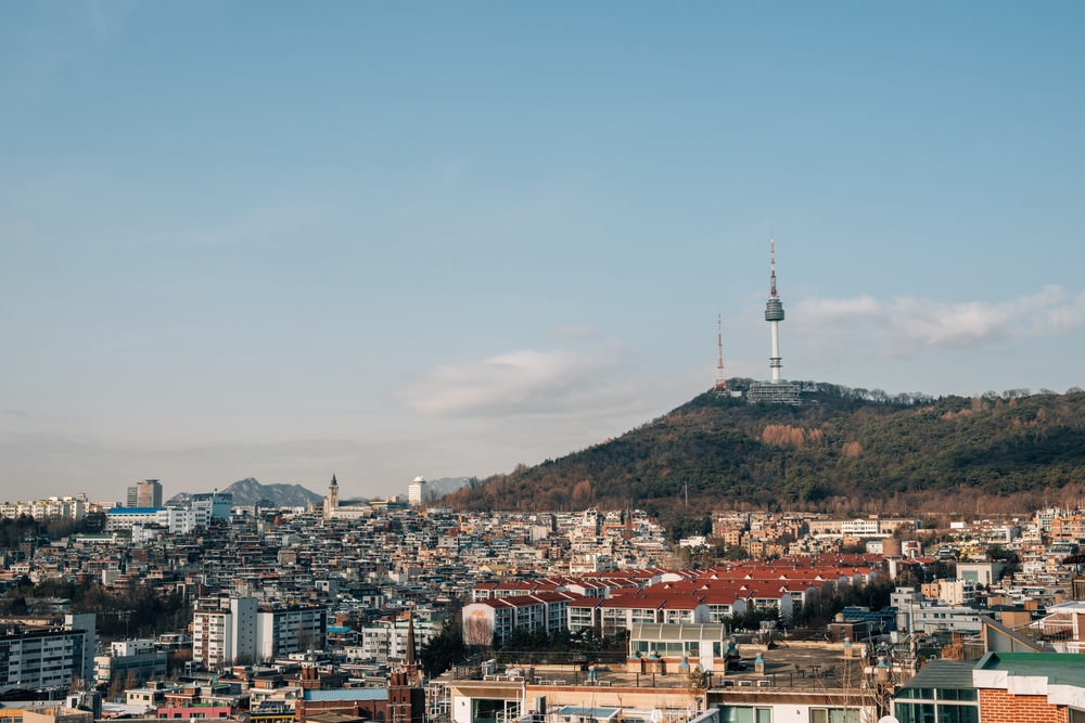 Blick über Itaewon mit dem N Seoul Tower im Hintergrund