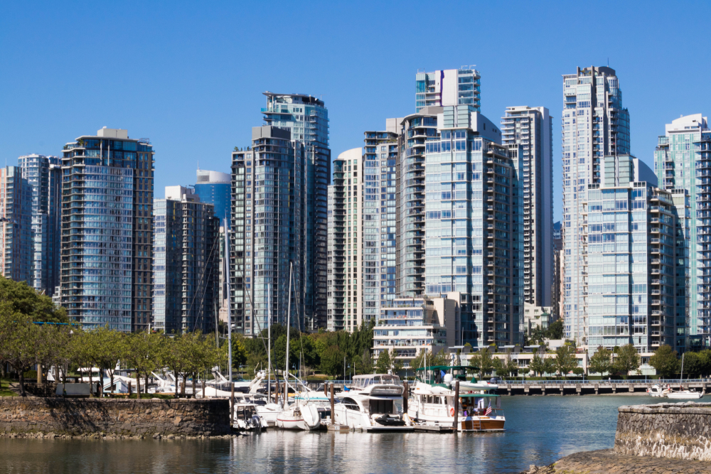 Jachthafen in Yaletown vom Seawall in Vancouver aus gesehen