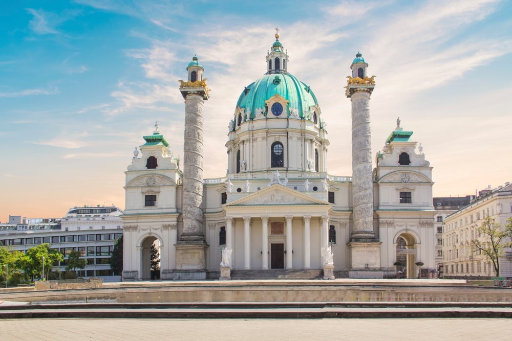 Karlskirche am Karlsplatz in Wien