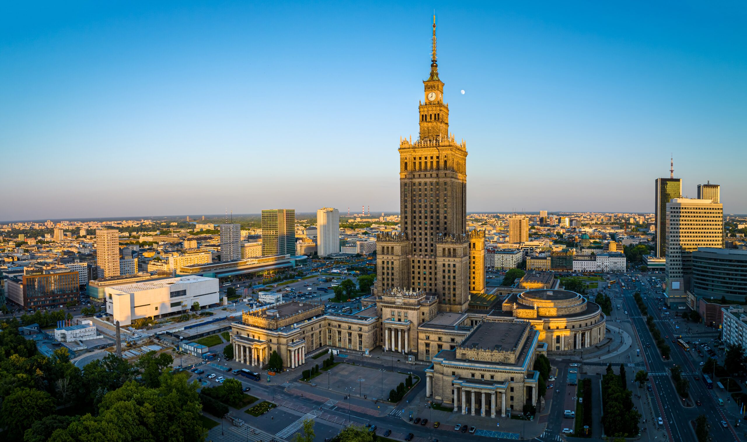 Luftaufnahme des Zentrums von Warschau mit dem Kulturpalast