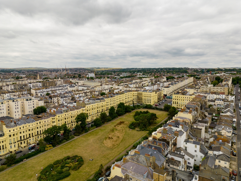 Luftaufnahme vom Regency Square und dem Strand in Brighton