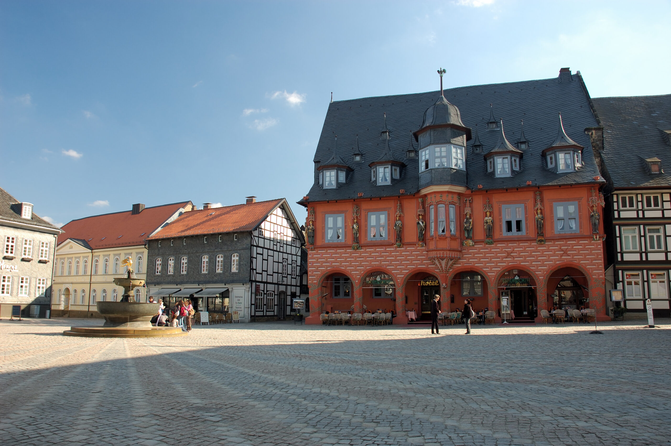Marktplatz in Goslar mit Fachwerkhäusern
