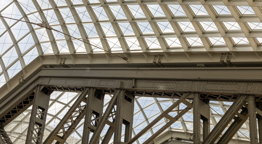 Glasdach der Moynihan Train Hall an der Penn Station in New York