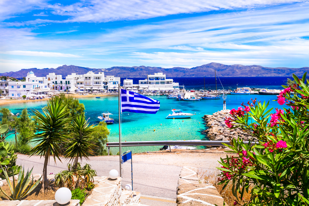 Der Küstenort Piso Livadi auf Paros