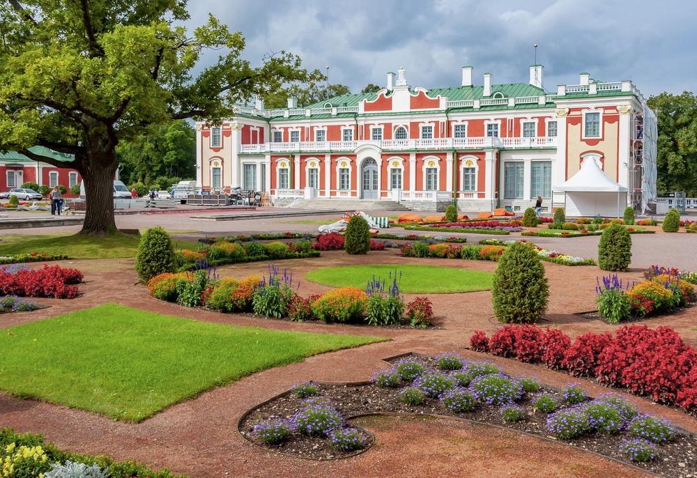 Schloss Kadriorg und der Schlossgarten in Tallinn