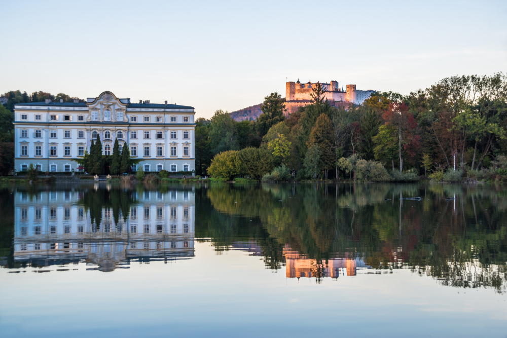Schloss Leopoldskron am Leopoldskroner Weiher in Salzburg