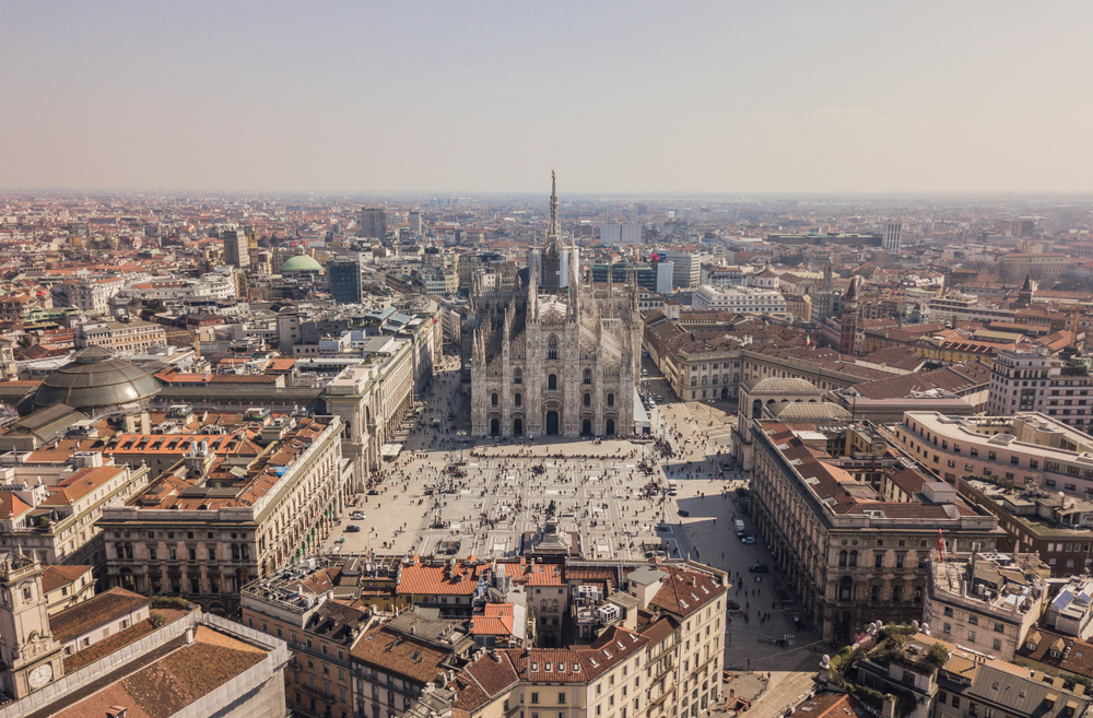 Luftbild des Mailänder Doms, der Galleria Vittorio Emanuele II und der Piazza del Duomo