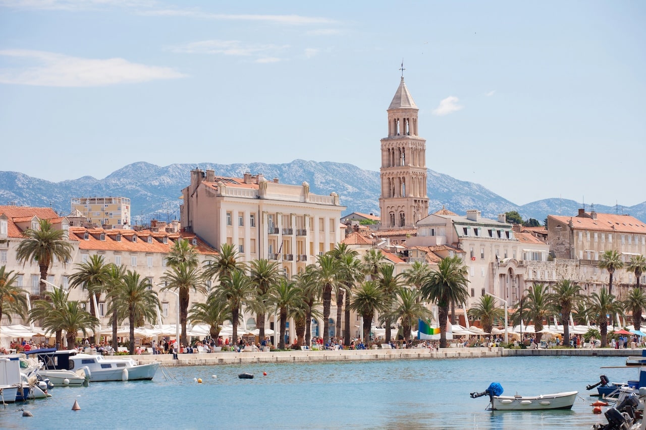 Split vom Meer aus gesehen mit dem Diokletianpalast und der Kathedrale