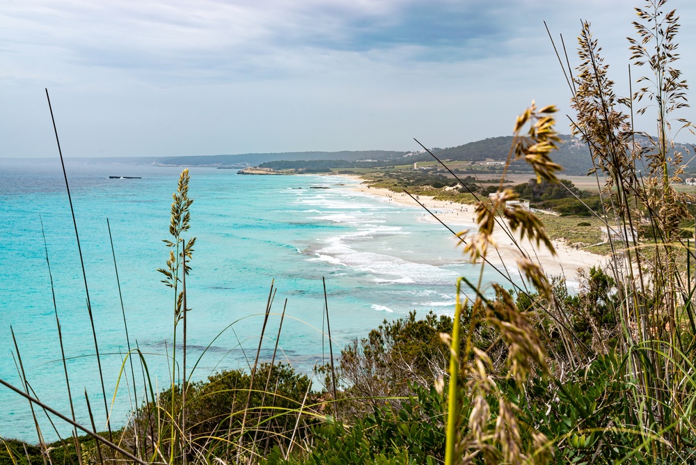 Sandstrand von Son Bou auf Menorca