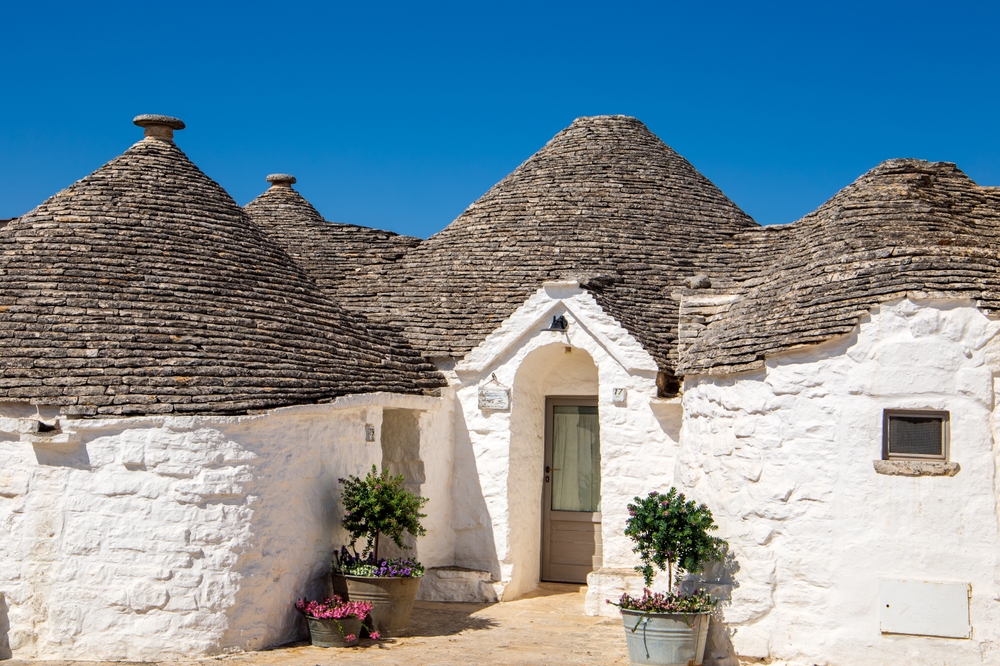 Trulli-Häuser mit kegelförmigen Dächern in Alberobello