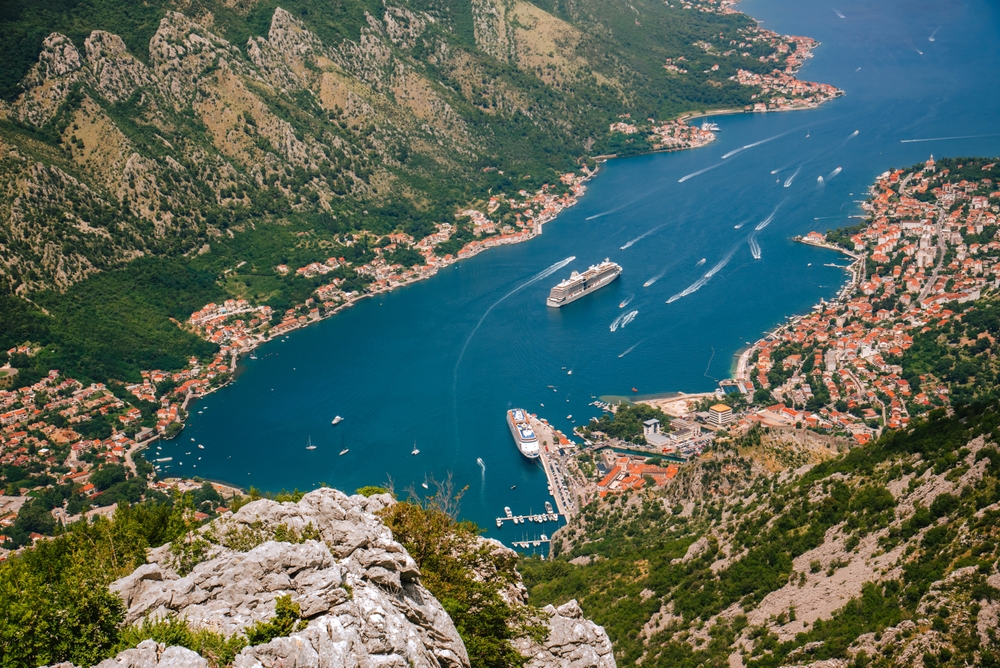 Blick auf die Bucht von Kotor von der Bergstraße zwischen Kotor und Lovćen
