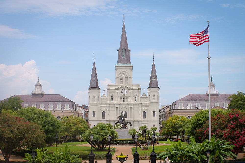 St. Louis Cathedral und Jackson Square im French Quarter in New Orleans