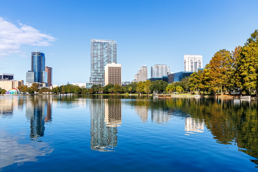 Die Skyline von Orlando vom Lake Eola Park aus gesehen