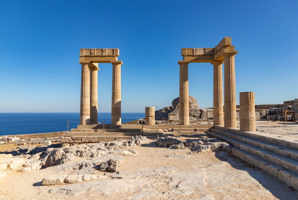 Die hellenistische Säulenhalle auf der Akropolis von Lindos